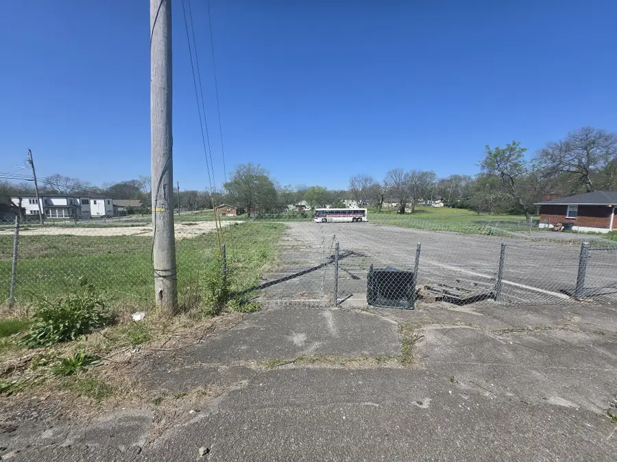 3700 Fairview Dr, Nashville, TN 37218 - Image #2