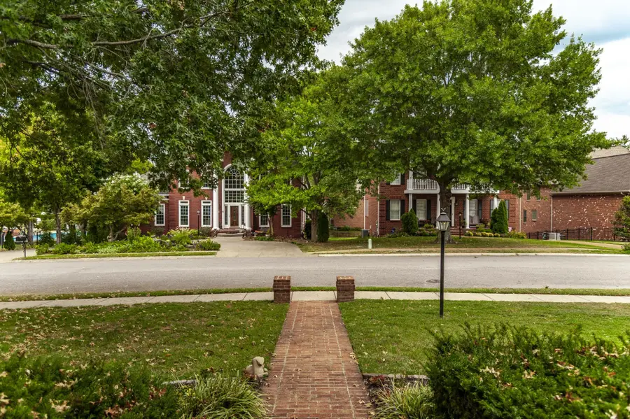 135 N Country Club Dr, Hendersonville, TN 37075 - Image #3