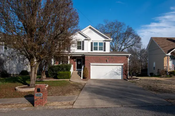 107 Waters Edge Ln, Hendersonville, TN 37075