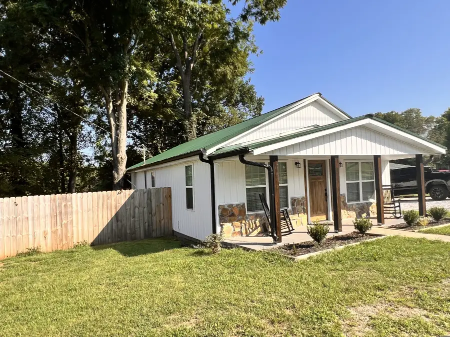 502 E Market St, Decherd, TN 37324 - Image #2