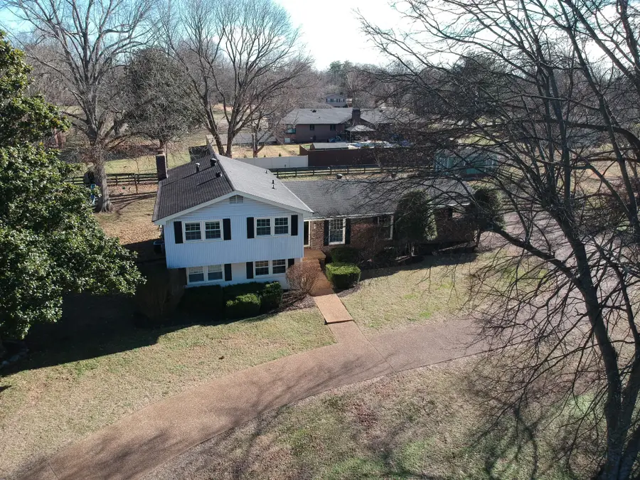 5016 Twin Lakes Dr, Old Hickory, TN 37138 - Image #2