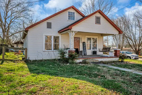 909 West 1st Street, Dickson, TN 37055