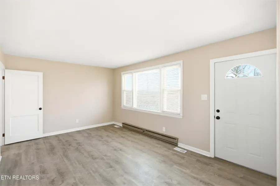407 Oakcrest Rd, Knoxville, TN 37912 - Image #3