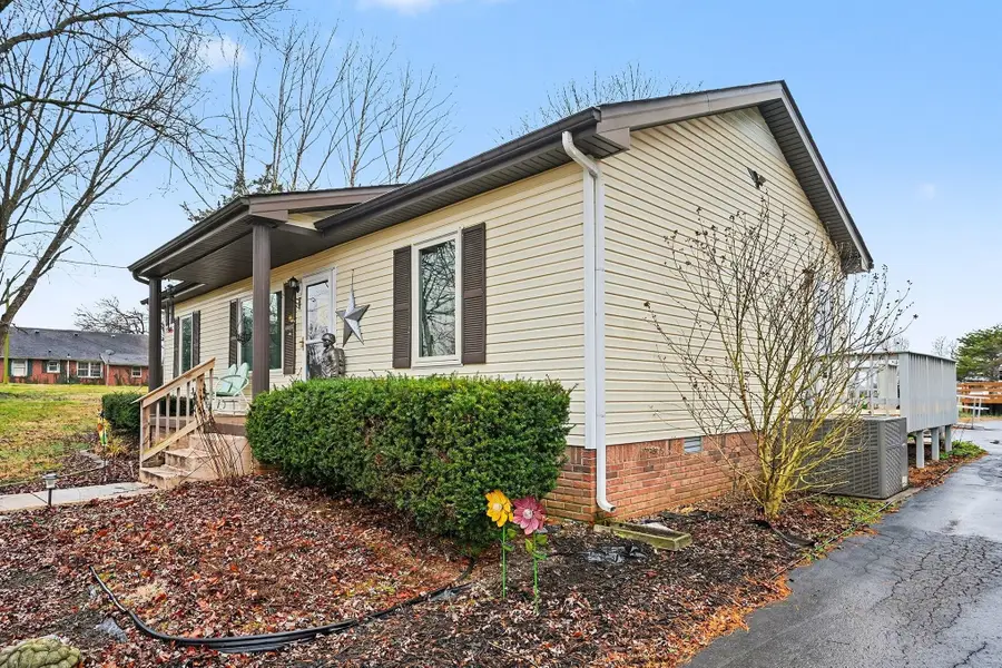 4918 Woodrow Rd, Woodlawn, TN 37191 - #2