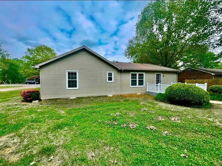 208 Greenwood Dr, Paris, TN 38242 - Image #3