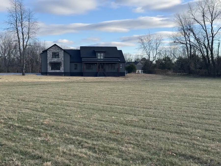 112 Bradley Ln, Cottontown, TN 37048 - Image #3