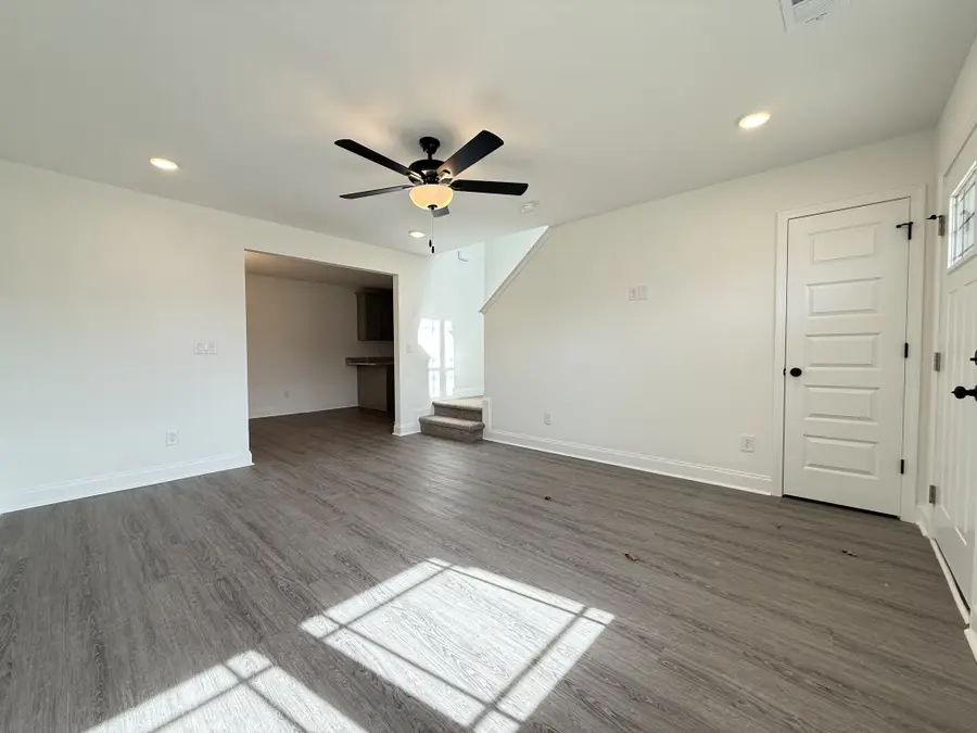 1094 Javier Dr, Springfield, TN 37172 - Image #2