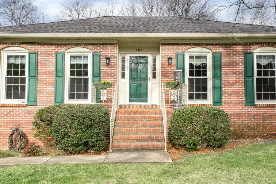 402 Hemingway Dr, Columbia, TN 38401 - Image #2