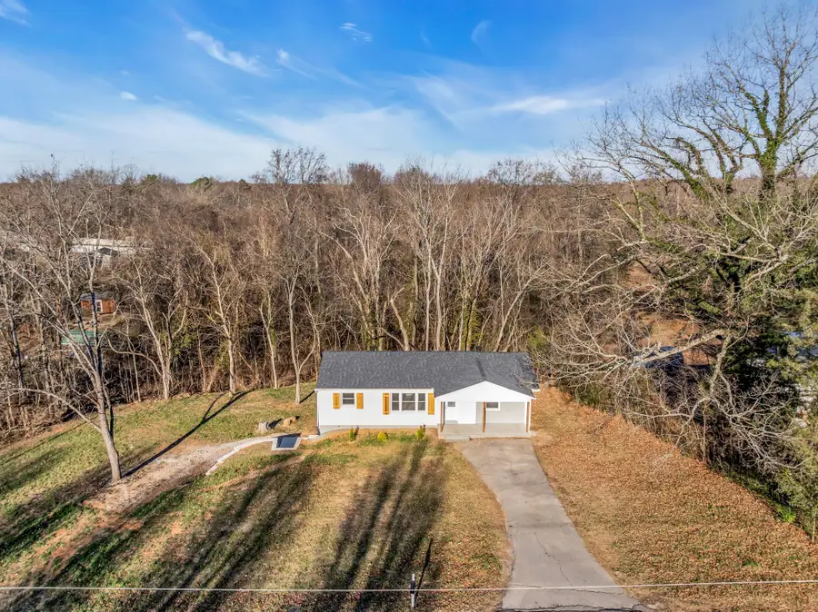 1034 Taylor Town Rd, White Bluff, TN 37187 - Image #2