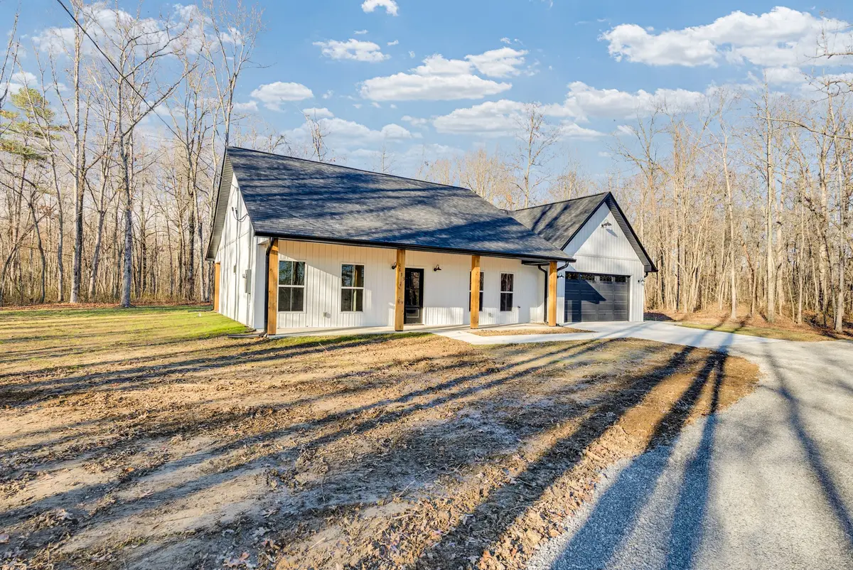 833 Dripping Springs Rd, Monterey, TN 38574 - Image #1