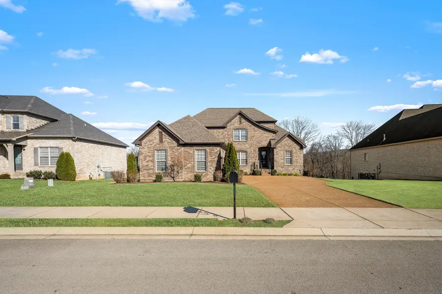 1062 Tower Hill Ln, Hendersonville, TN 37075 - Image #2