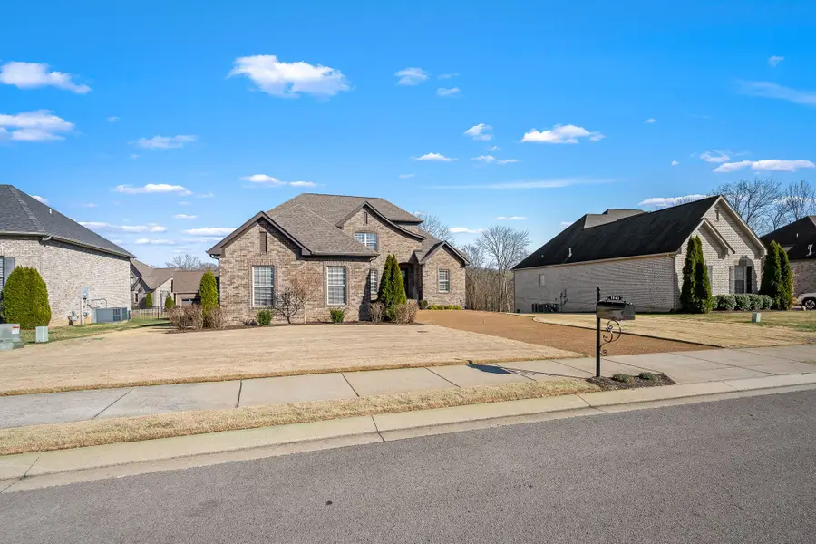 1062 Tower Hill Ln, Hendersonville, TN 37075 - Image #3