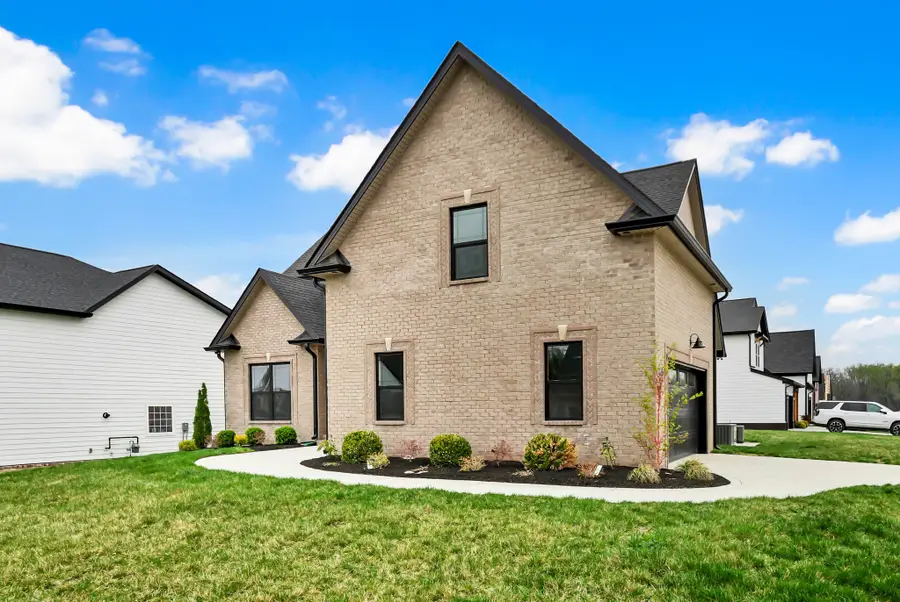 443 Spiderwort Dr, Clarksville, TN 37043 - #2