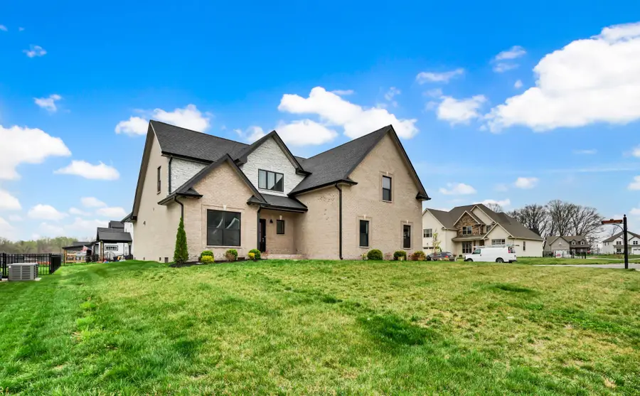 443 Spiderwort Dr, Clarksville, TN 37043 - #3