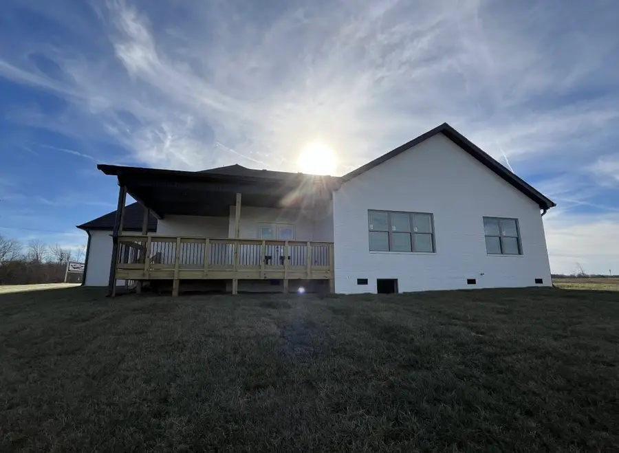 1015 Linder Ridge Rd, Woodlawn, TN 37191 - #2