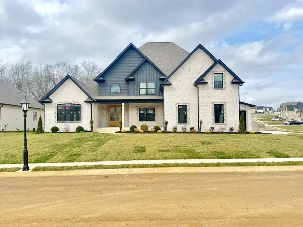 370 Young Ln, Pleasant View, TN 37146