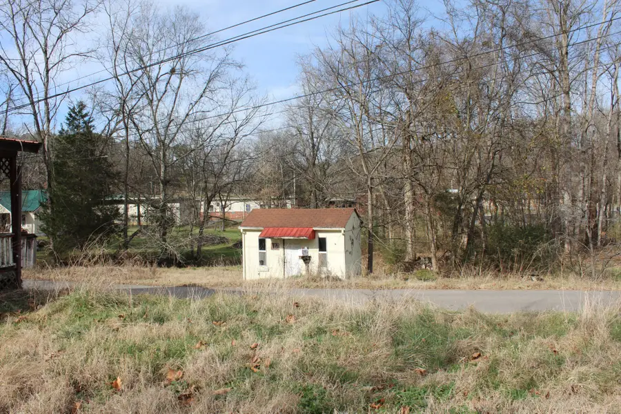 191 Mcmillian St, Erin, TN 37061 - Image #2