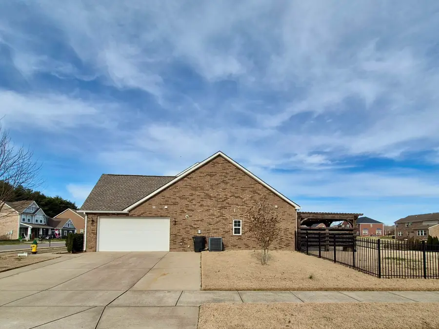 810 Walpole Dr, Gallatin, TN 37066 - Image #2