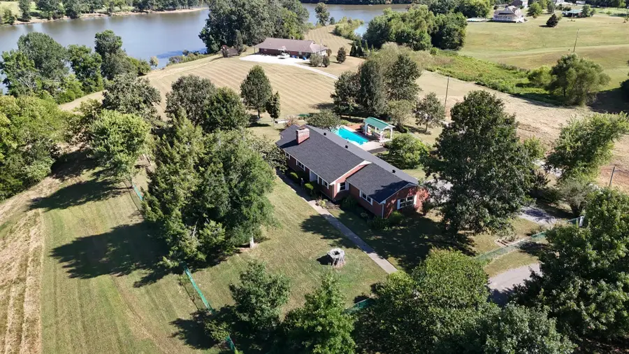 135 Second Creek Ln, Hartsville, TN 37074 - Image #2