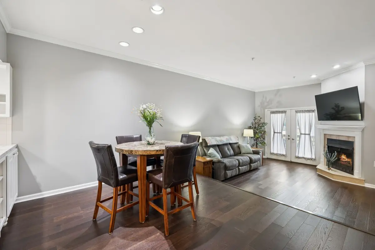 136 W End Pl, Nashville, TN 37205 - #1