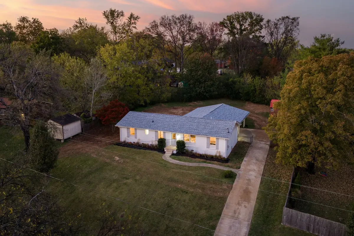 102 La Via Dr, Hendersonville, TN 37075 - Image #1