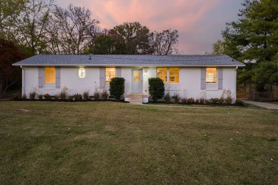 102 La Via Dr, Hendersonville, TN 37075 - Image #2