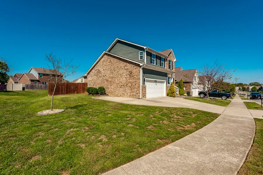 156 Hackney Ln, Gallatin, TN 37066 - Image #2