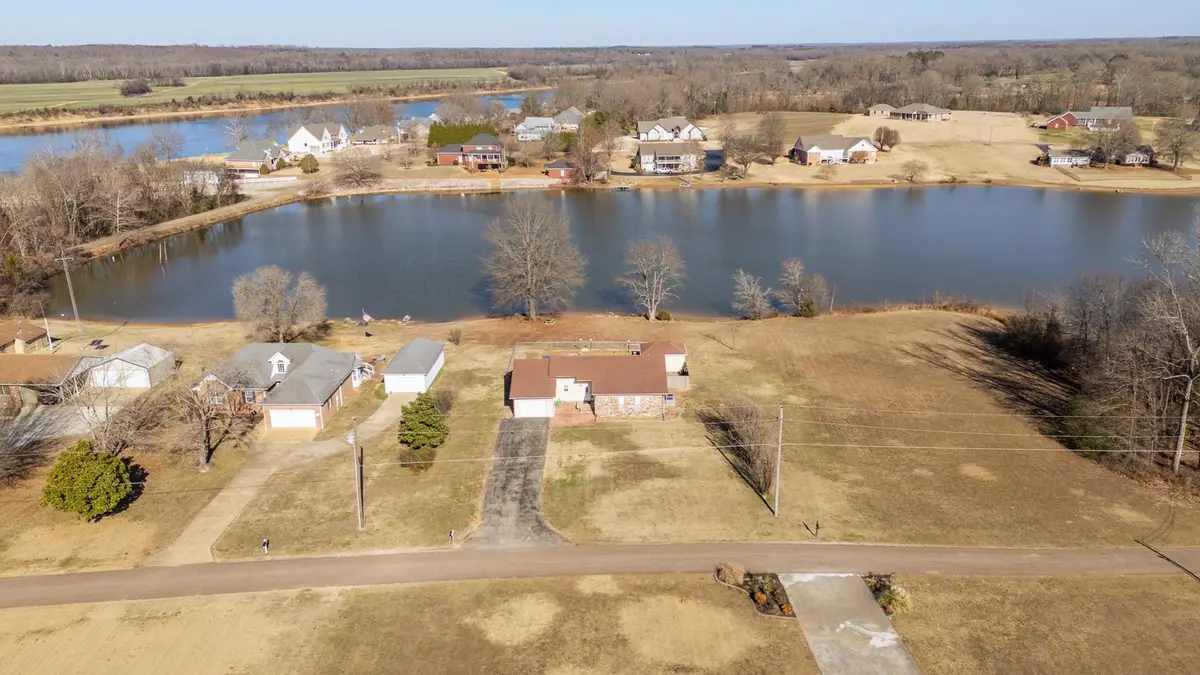 336 Duck Dr, Savannah, TN 38372 - Image #1