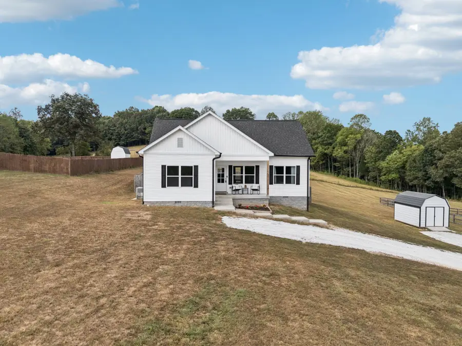 1220 Columbia Rd, Charlotte, TN 37036 - Image #2