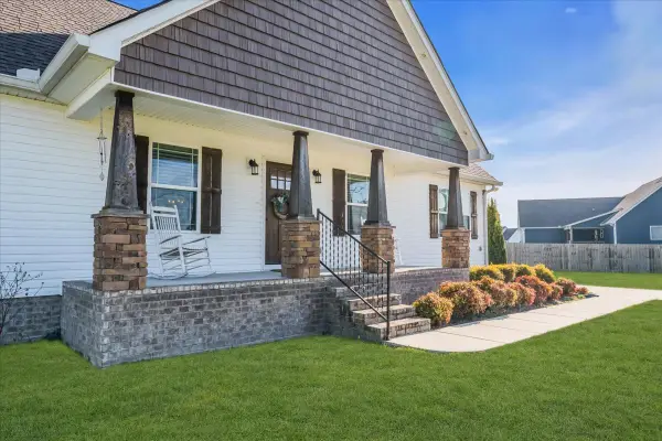 837 Richland Farms Dr, Manchester, TN 37355