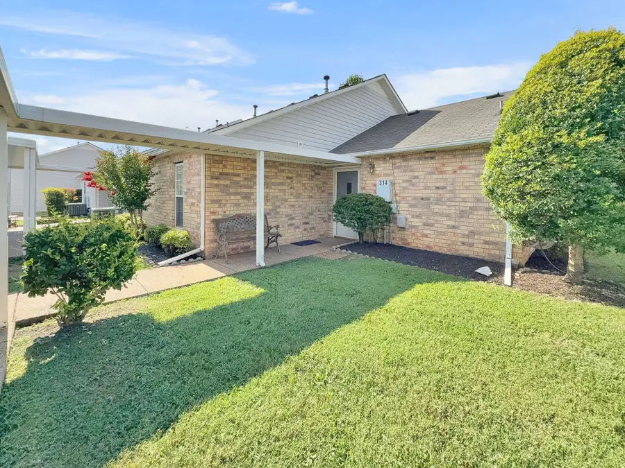 314 Lake Chateau Dr, Hermitage, TN 37076 - Image #2