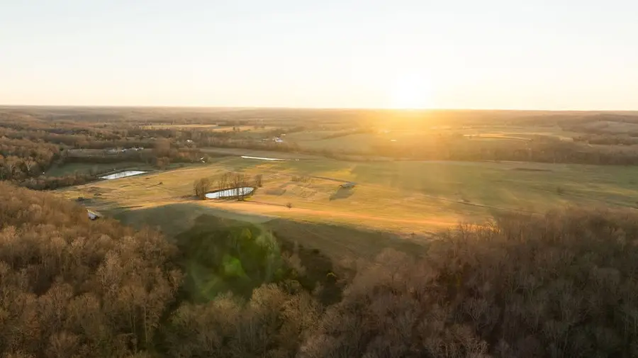 6415 Pinewood Rd, Nunnelly, TN 37137 - #3