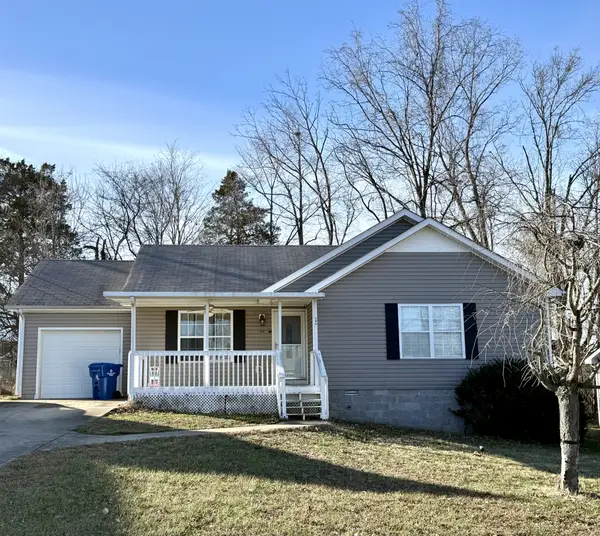 1042 Red Apple Ct, Clarksville, TN 37040
