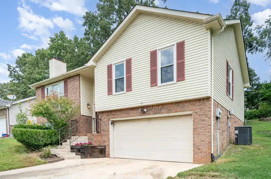 1215 Verkler Dr, Clarksville, TN 37042 - #2