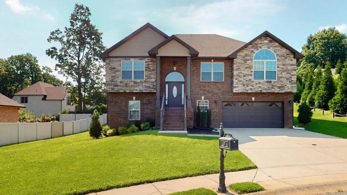 161 Roanoke Station Cir, Clarksville, TN 37043 - Image #1