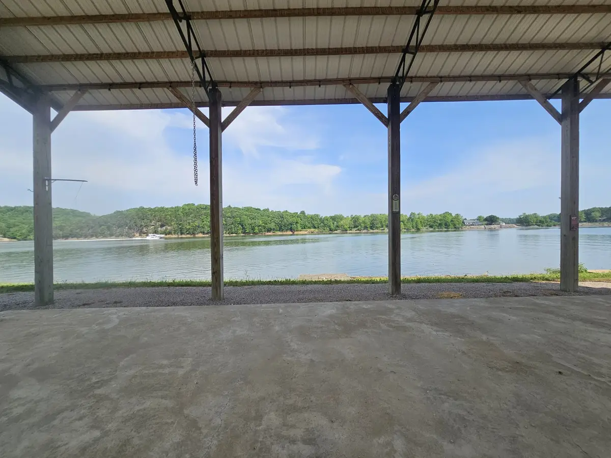 885 River Front Dr, Clifton, TN 38425 - #1