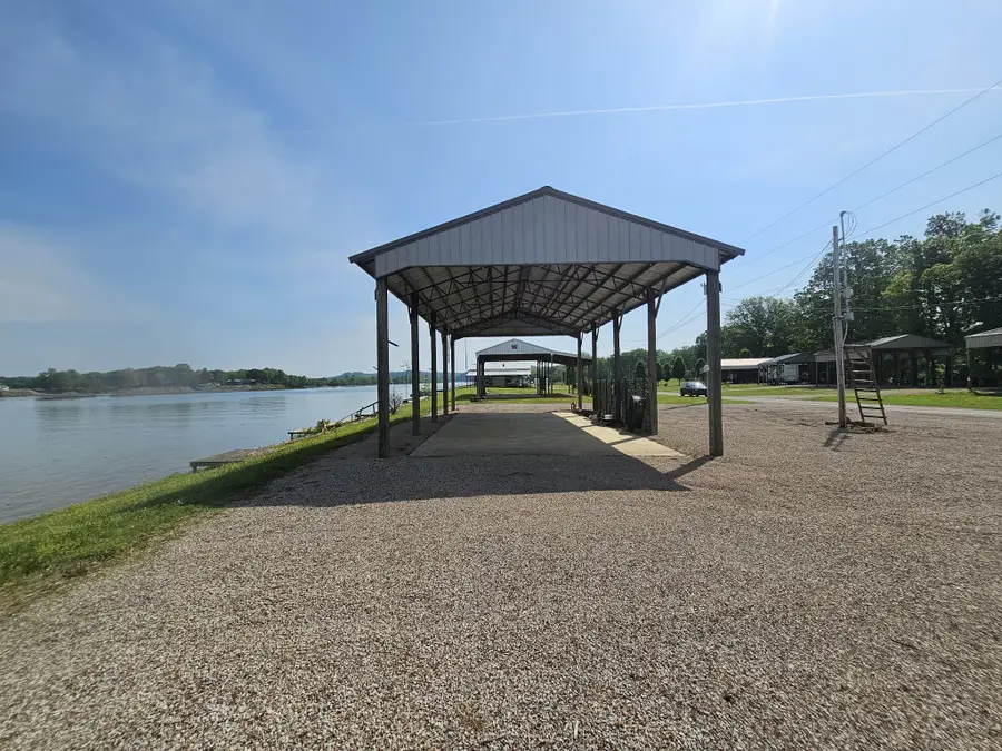 885 River Front Dr, Clifton, TN 38425 - #2