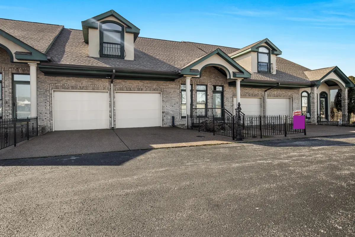 102 Champions Dr, Springfield, TN 37172 - Image #1