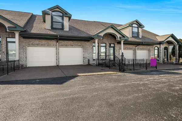 102 Champions Dr, Springfield, TN 37172