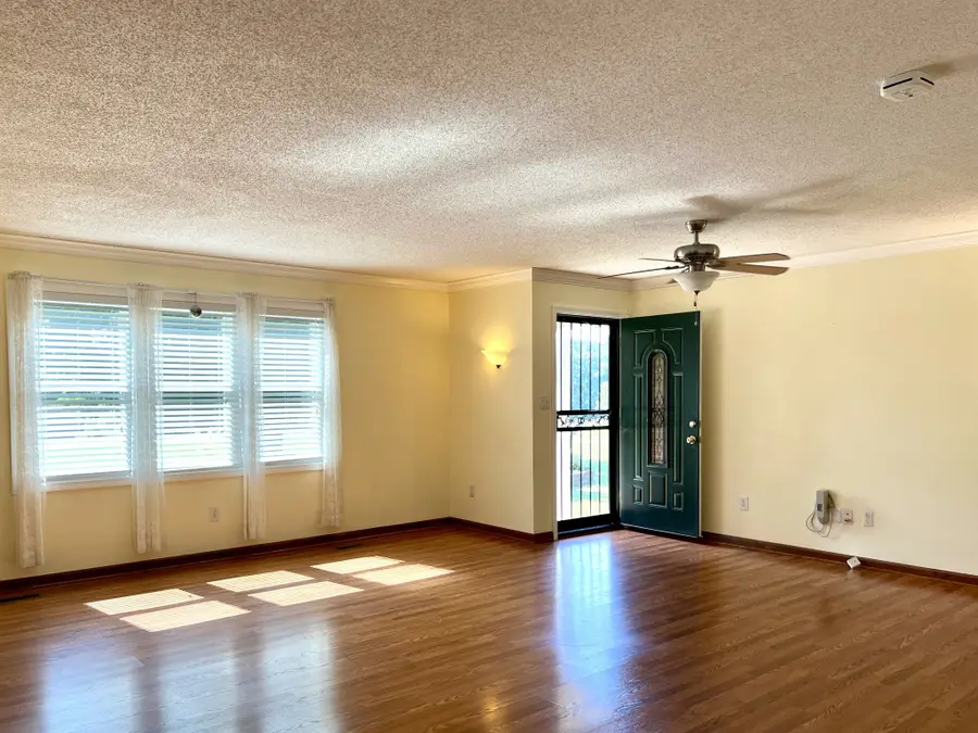 1036 Bowling Green Rd, Franklin, KY 42134 - Image #2