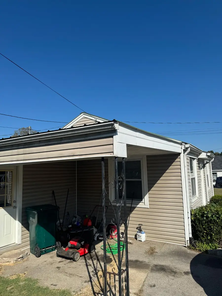 102 N Cooley Ave, Waverly, TN 37185 - #3