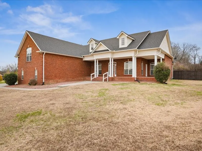 927 Westbrook Dr, Gallatin, TN 37066 - Image #2