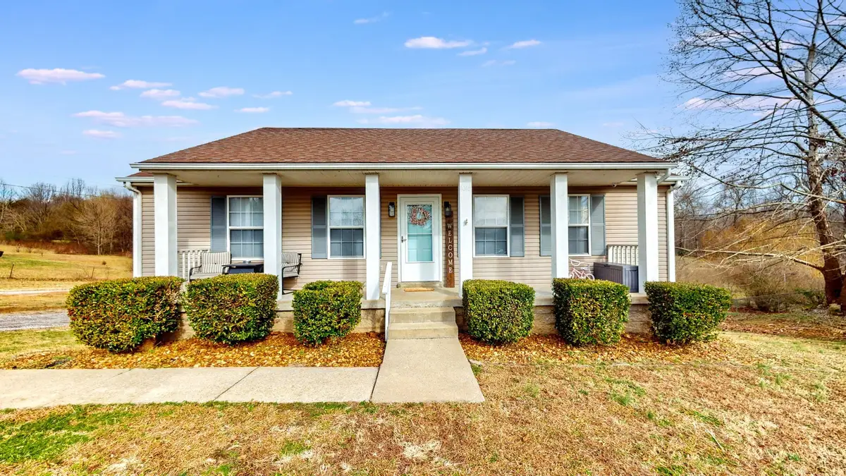 1016 Deerfield Dr, Chapmansboro, TN 37035 - Image #1