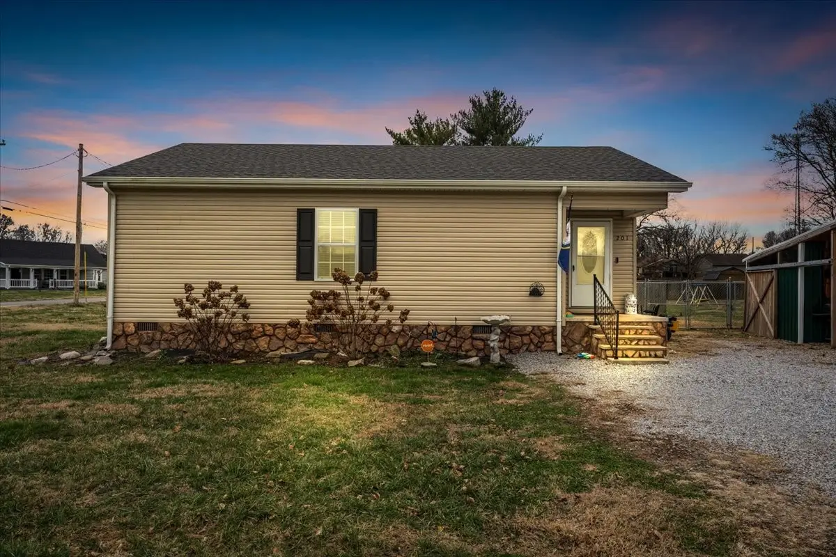 201 College St N, Cowan, TN 37318 - Image #1