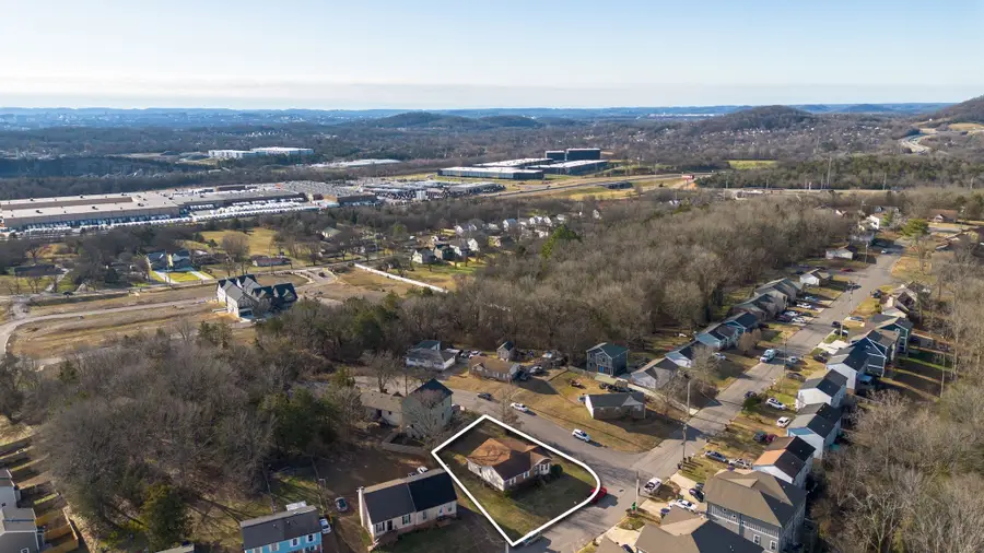 717 Flint Ridge Dr, Whites Creek, TN 37189 - Image #2