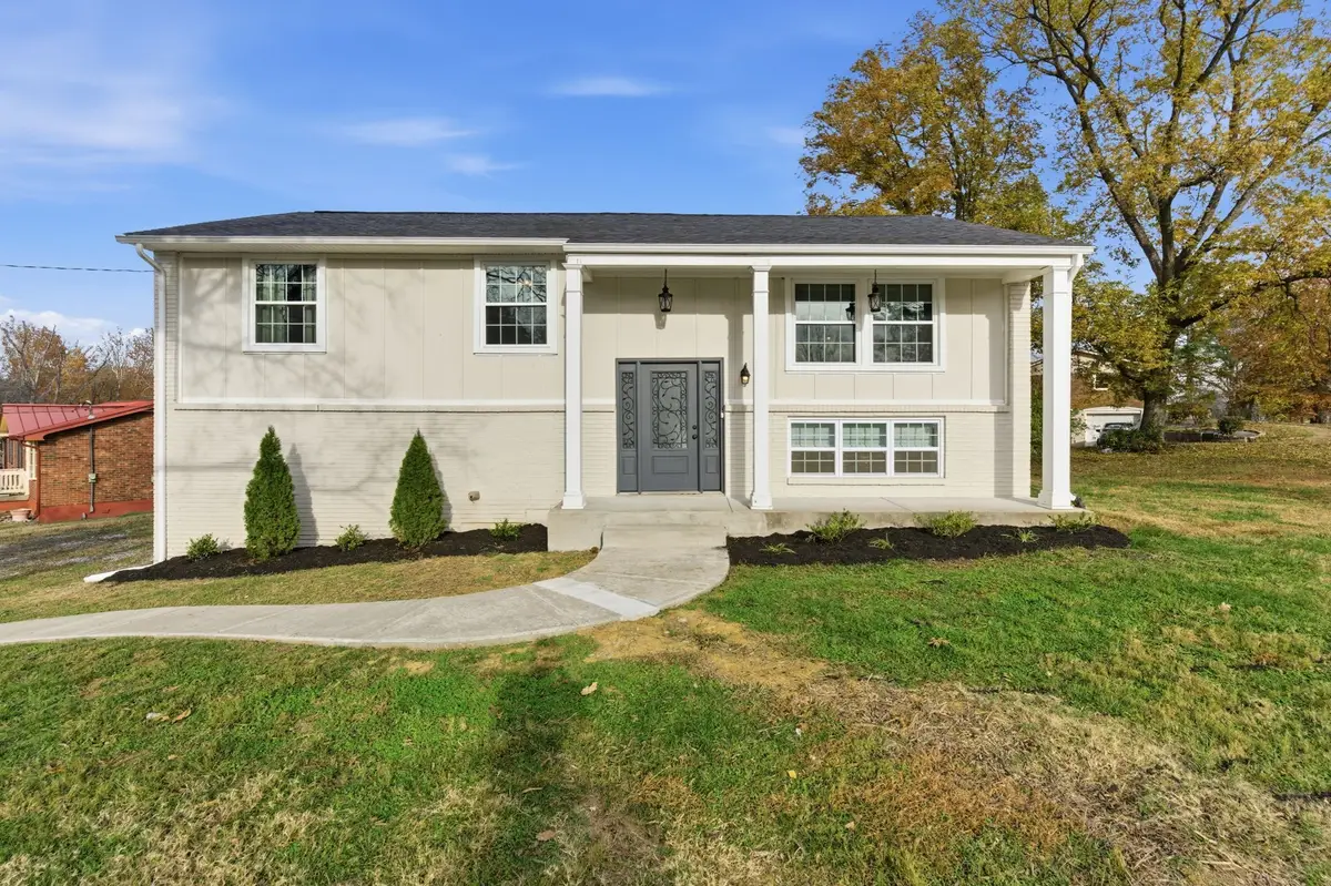 228 Lakeside Park Dr, Hendersonville, TN 37075 - Image #1