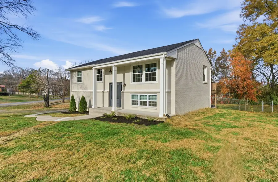 228 Lakeside Park Dr, Hendersonville, TN 37075 - Image #3