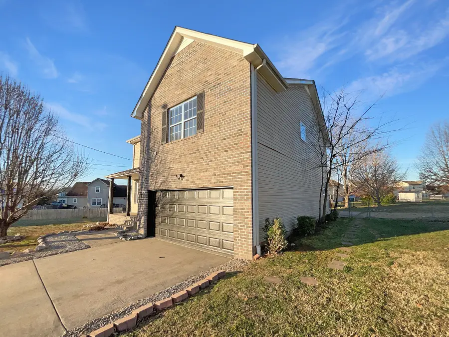 900 Fisher Ct, Clarksville, TN 37042 - Image #3