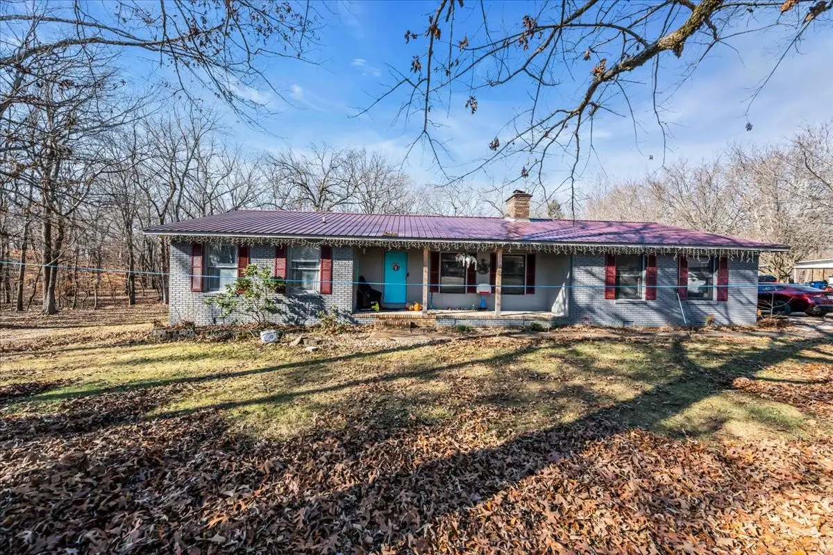 305 Oak Leaf Cir, Winchester, TN 37398 - Image #1