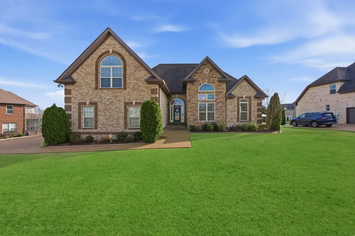 716 Farmington Dr, Lebanon, TN 37087 - Image #1